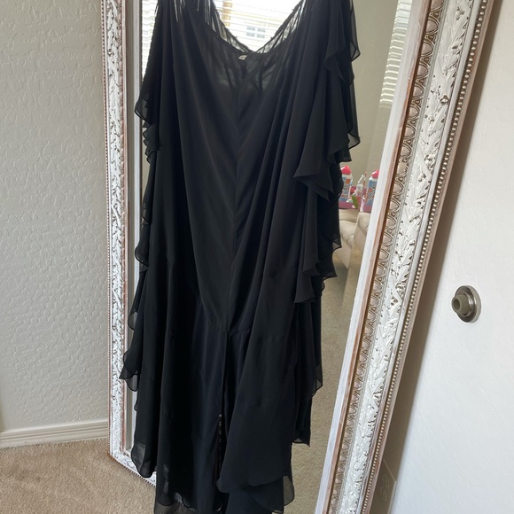 Camille’s Black Gown - Picture 9 of 11